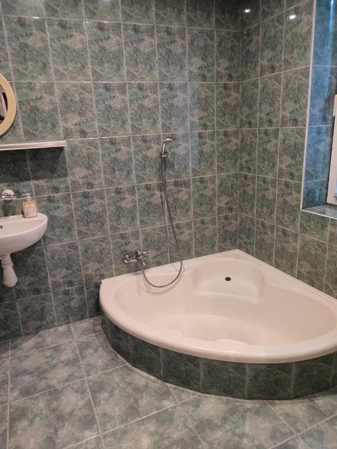 Pokoje Pracownicze Witkowska Gniezno Esterno foto